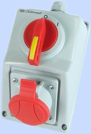 Zestaw instalacyjny z rozłącznikiem 0-1 gniazdo 16A 5 P