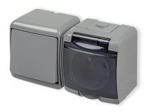 JUNIOR Łącznik jednobiegunowy z gniazdem hermetycznym (klapka dymna)