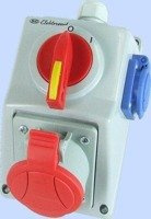 Zestaw instalacyjny z rozłącznikiem 0-1 gniazda 32A 5P i 1x16A 230V